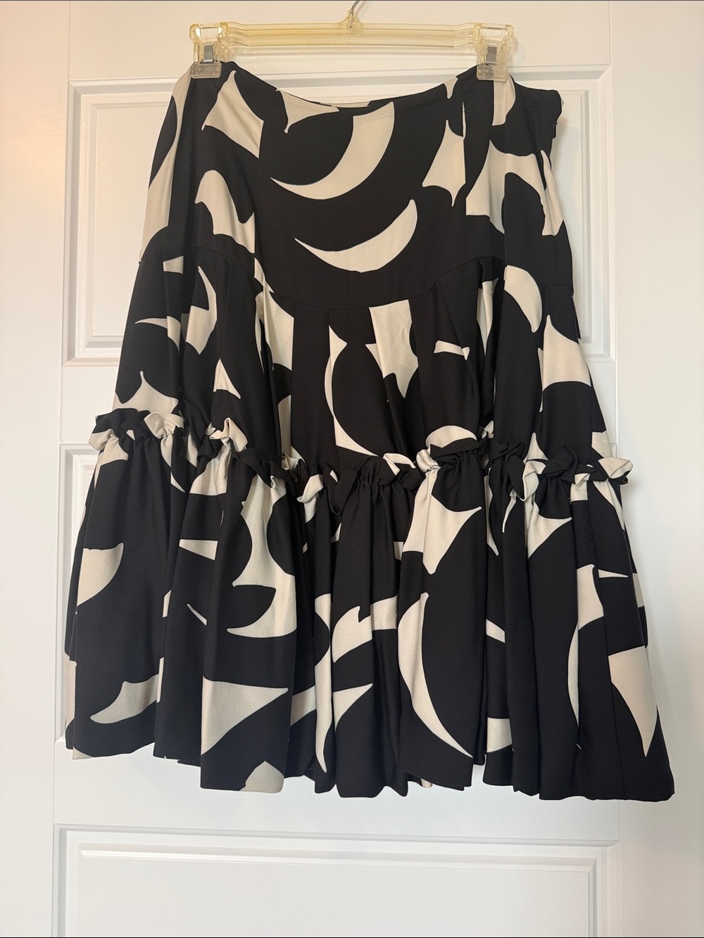 Diane Von Furstenberg Black and White Graphic Tiered Mini Skirt